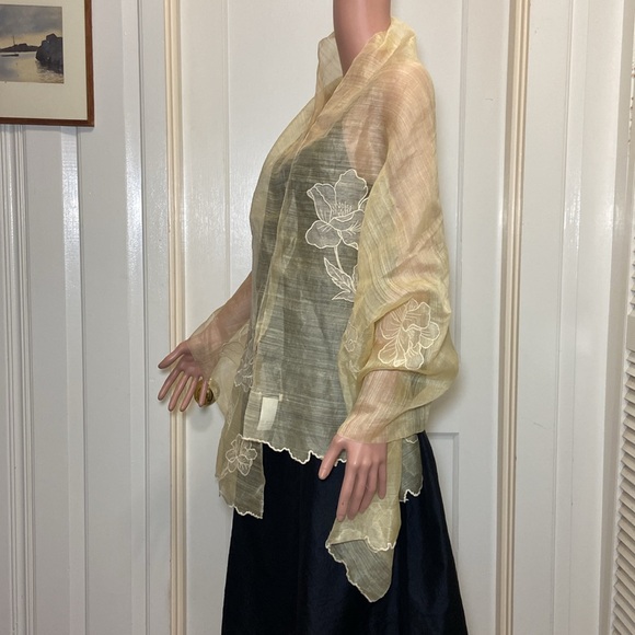 NWOT Golden Cream NATORI Neiman Marcus Wrap - Picture 2 of 13